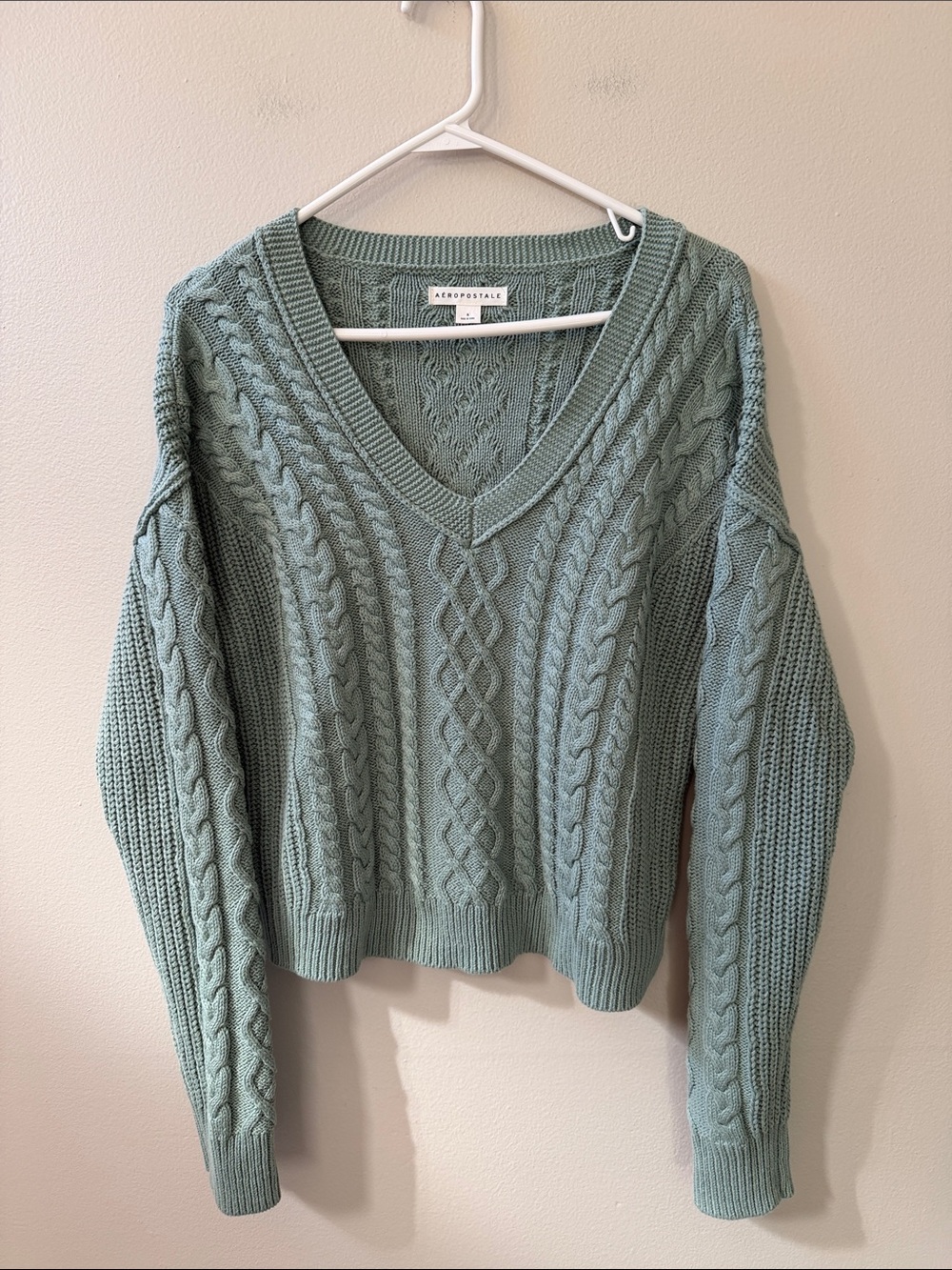 Aeropostale Women's Slouchy Cable Knit V-Neck Sweater, Sz S